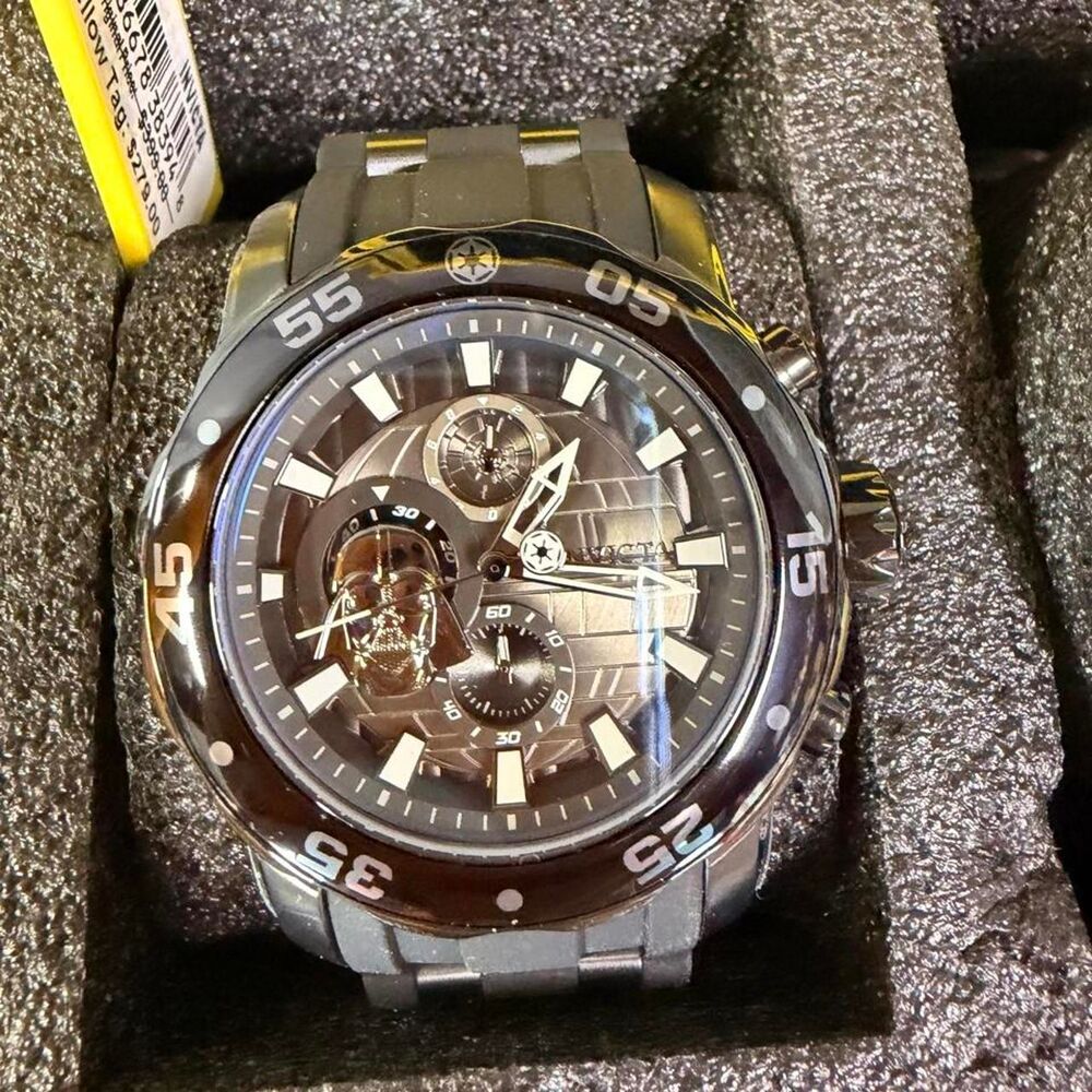 Invicta Men's Black and Grey Watch